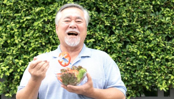 تحسين التغذية والحركة لكبار السن