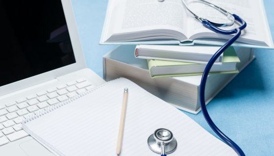 التثقيف الطبي لرعاة كبار السن