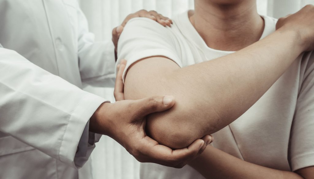 العلاج الطبيعي لتأهيل حالات الشلل