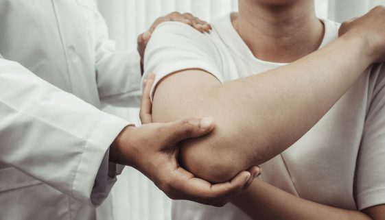 العلاج الطبيعي لتأهيل حالات الشلل